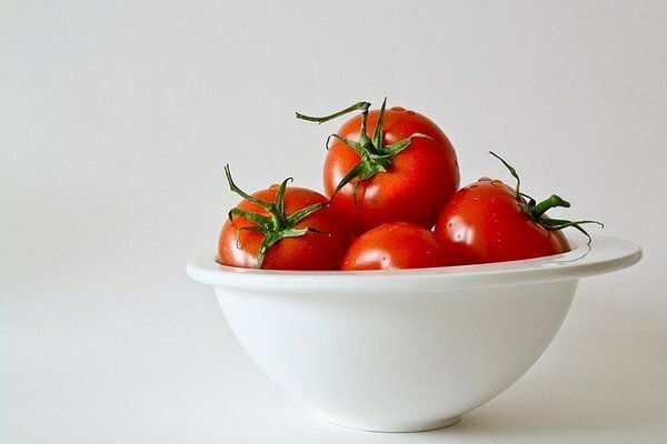 Odporúča sa jesť čerstvé paradajky, pretože cholín sa po tepelnom spracovaní zničí (Foto: Dreamstime.com)