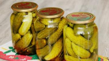Uhorky, sladké, kyslé, marinované v bulharčine: rovnaký sovietsky recept