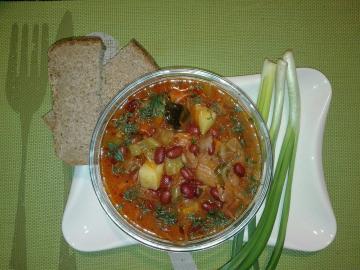 Zeleninová polievka s fazuľou. Jedná sa o veľmi chutný recept s fotografiou 🤤 tu 👇