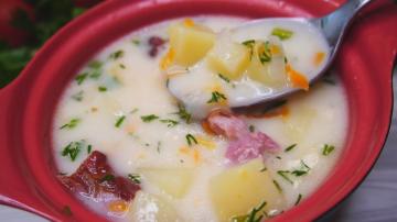 Jednoduchá polievka so syrovými údené výrobky, rovnako ako jeho rýchlosť pri varení a chuťou