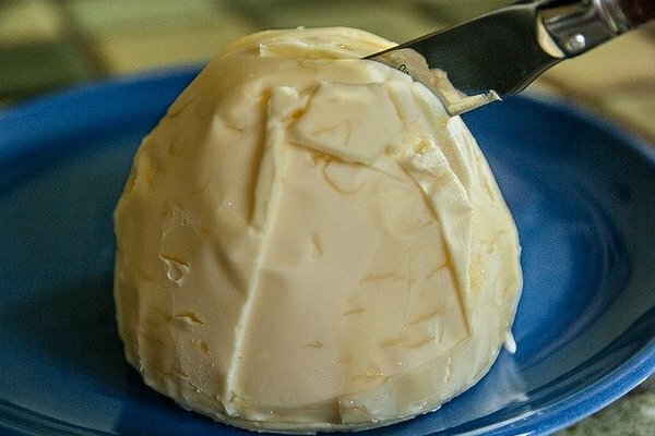 Použitím bežného masla môžete zabrániť rýchlej absorpcii alkoholu do krvi. (Foto: Pixabay.com)