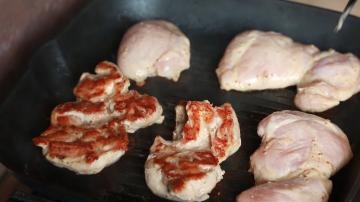 Ako lahodný variť akékoľvek kuracie mäso. Veľmi jednoduchý recept