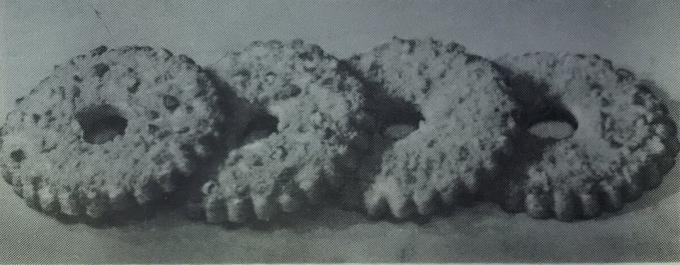 Tortu "Shortbread kruh." Foto z knihy "Výroba pečiva a koláčov," 1976 