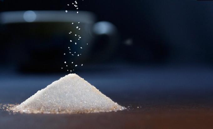 Cukor a práškové hmoty