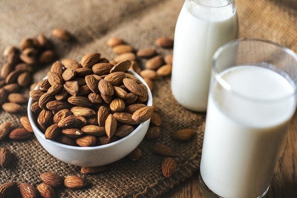 Mandľové mlieko má menej bielkovín. (Foto: Pixabay.com) 
