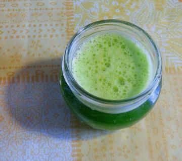 Vitamín zimné zelený nápoj, čistí telo od nahromadených hlienov