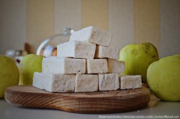 Podobne ako jablká a cukor variť skutočný dezert. Recept na domáce marshmallows, ako je "Sharmel"