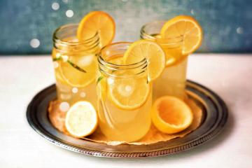 Domáca limonáda vyrobená z citrónov