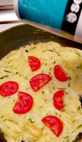 Zdobíme naše malé kúsky paradajkovej omeletu