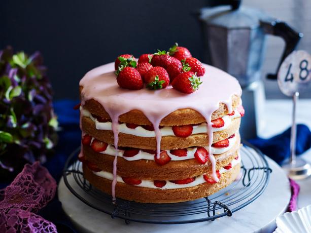 Príklad skončil torta s jahodami a polevou. Fotografia - Yandex. fotografie
