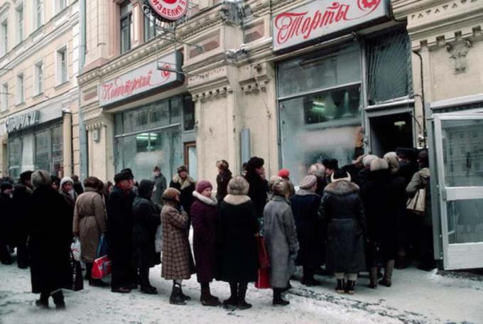 Všetci v cukrárskom obchode ZSSR