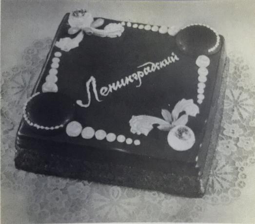 Tortu Leningrad. Foto z knihy "Výroba tort a koláčov," 1976 
