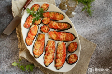 Baklažán pečený v rúre s paradajkami a syrom