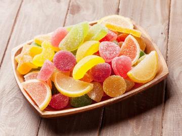 Ako jesť sladkosti a netučniť: TOP výrobky na sladkosti