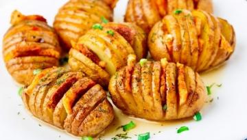 Pečené zemiaky so slaninou-harmoniky. Veľmi jednoduchý a neuveriteľne chutné!