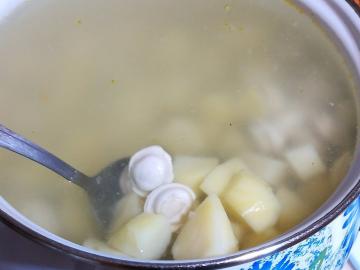 Chutnú domácu polievka s knedličkami