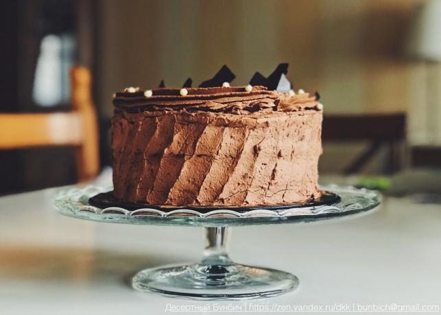 Tu je torta môže byť vyrobený zo čokoládový piškótový torta s čokoládovým krémom