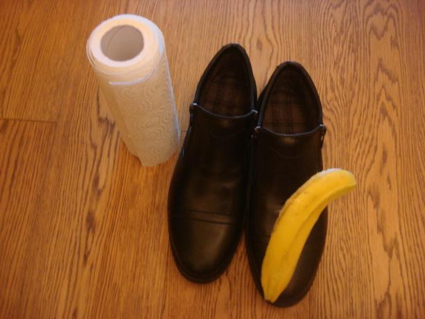 Odfotiť autorom (leštiť topánky olúpať z banánu)