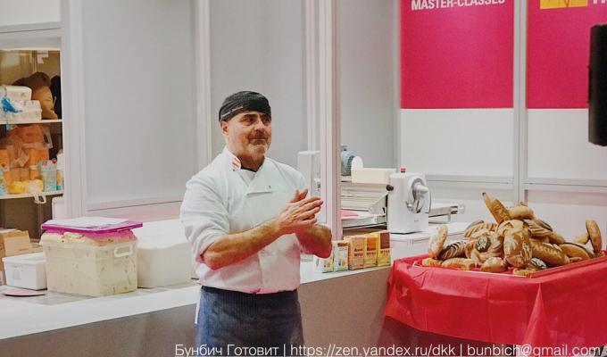 Joseph Pascal, Španielsko. Člen združenia "veľvyslancov chleba» (Ambassadors du Pain), tréner španielskeho tímu v pekárni, zakladateľ Artebianca International School.