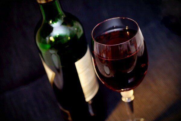 Víno sa rozhodne neoplatí šetriť - lacné nápoje sú plné cukru (Foto: Pixabay.com)