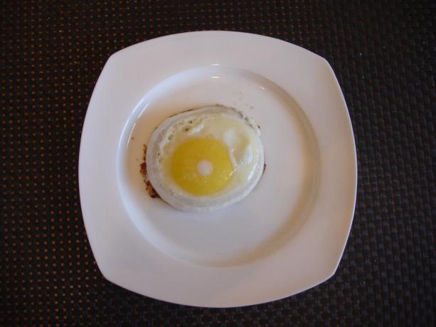 Odfotiť autorom (vajíčka na tanieri)