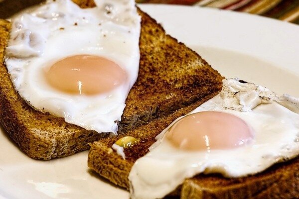 Vajcia sa neodporúča ohrievať, pretože to robí jedlo nebezpečným. (Foto: Pixabay.com)
