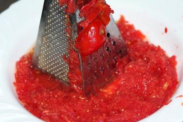Pikantné paprika v paradajkovej omáčke korenené