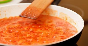 Špagety s paradajkovou omáčkou a kuracím mäsom