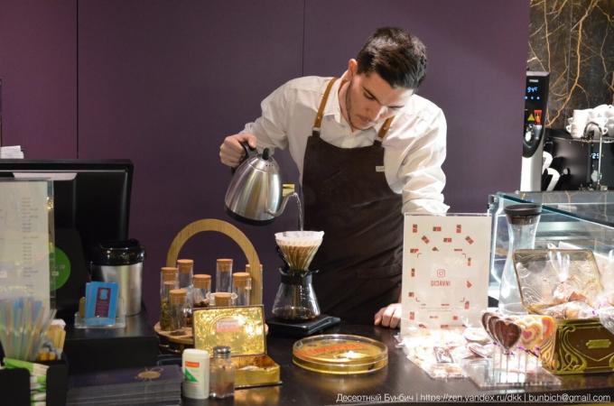 V kaviarni si môžete vychutnať kávu vyrobené alternatívnu cestu. Prejdite na stranu a viac fotiek