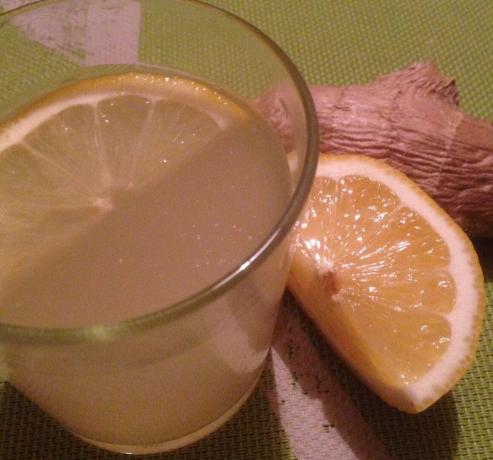 Nápoj zázvoru a citrónu môže pomôcť pri chudnutí. Aby tento nápoj nie je ťažké, a budete čoskoro cítiť efekt. Nepite ťažké. Rozmery zápisu vypočítaná na dosiahnutie - 1 litra hotového nápoja.
